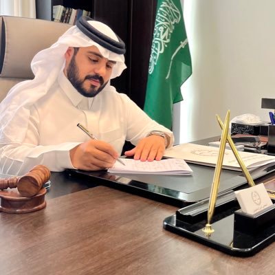 محامي في السعودية يقدم استشارات قانونية لحماية حقوق الأفراد والشركات